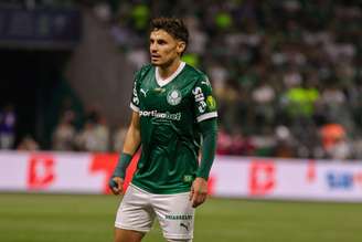 Raphael Veiga (Palmeiras) durante jogo contra o Corinthians, no dia 16.03.2025 