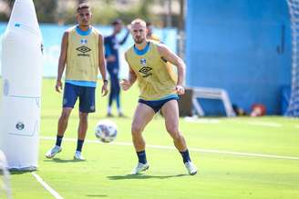 Rodrigo Ely em treino pelo Grêmio. 