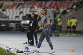 Pergunta em coletiva gera discussão (Photo by Rubens Chiri)