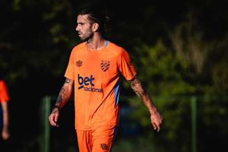 Sérgio Oliveira em treino pelo Sport. 