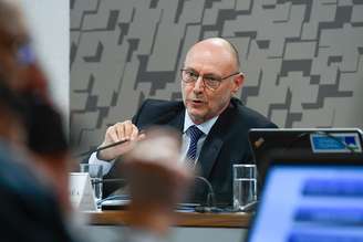 O diretor-geral da Abin, Luiz Fernando Corrêa, durante audiência no Senado, em outubro de 2023