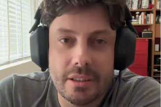 Em um vídeo publicado nas redes sociais, Danilo Gentili compartilhou conversas particulares e afirmou que o relato de Juliana possui "incoerências"