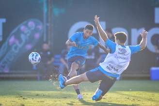 Cristian Olivera em treino pelo Grêmio. 