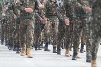 Militares do Exército, da Marinha e da Aeronáutica não poderão acumular adicionais