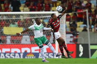 Alex Sandro em atuação pelo Flamengo, contra o Juventude. 