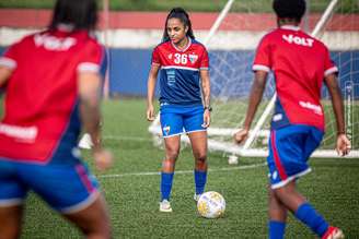 Elenco Feminino do Fortaleza em preparação. 