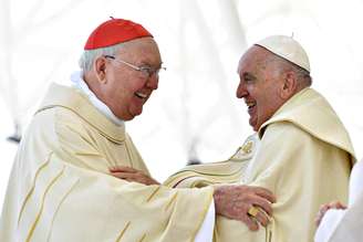 Cardeal Kevin Joseph Farrell e papa Francisco