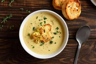 Creme de couve-flor com cúrcuma