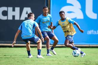 Amuzu em treino pelo Grêmio. 
