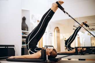 Movimentos simples e de baixo impacto do pilates podem melhorar dores no joelho