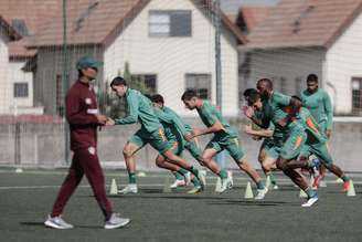 Com reservas, Fluminense treina em Santiago, Chile. (FOTO: LUCAS MERÇON / FLUMINENSE F.C)