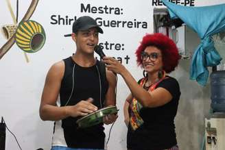 “O canto da capoeira é o primeiro poema de muitos”, diz a escritora. “A gente só amplia essa escuta e transforma em escrita.”