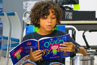 Encontros de leitura e discussão literária reúnem interessados de quatro a 14 anos de idade do Complexo da Maré.