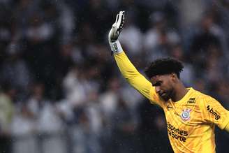 Hugo Souza de volta ao gol do Corinthians