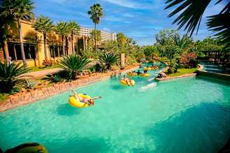 Rio Eba, uma das atrações do Hot Beach, parque aquático famoso em Olímpia.