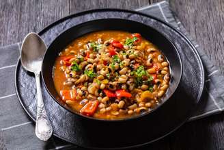 Ensopado de feijão-fradinho