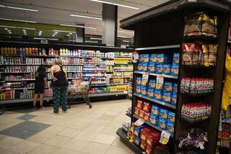 Grupo e alimentação deu contribuição positiva de 0,25 ponto porcentual para o IPCA-15, que subiu 0,43% em abril