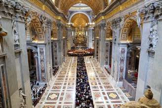 Mais de 150 mil pessoas já passaram pela Basílica de São Pedro, no Vaticano, onde acontece o velório do papa Francisco (25/04/2025)