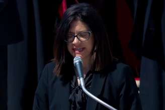 A brasileira Bianca Fraccalvieri realizou a leitura em português da Oração Universal, também conhecida como Oração dos Fiéis ou Preces, durante a missa de funeral do papa Francisco neste sábado, 26