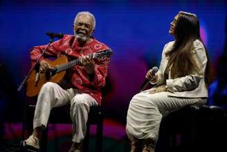 Preta Gil faz participação especial no show de Gilberto Gil, durante a última passagem do cantor em São Paulo com a turnê de despedida ‘Tempo Rei’