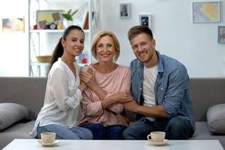 Estabelecer uma boa relação com a sogra melhora a convivência e fortalece o ambiente familiar