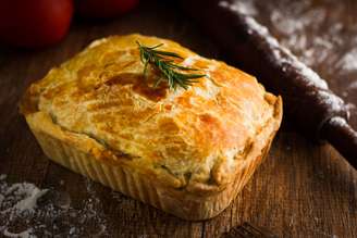 Torta vegana de alho-poró com brócolis