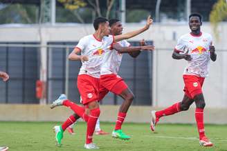 Jogadores do time sub-20 do Red Bull Bragantino. 