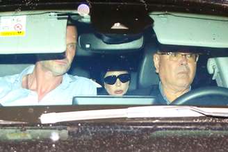 Lady Gaga foi clicada dentro do carro a caminho do Copacabana Palace