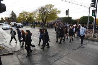 Pessoas deixam litoral do Chile em Punta Arenas após alerta de tsunami - 2/5/2025 