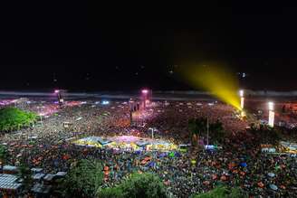 Lady Gaga lotou a praia de Copacabana 