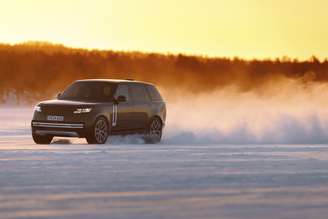 Protótipos do Range Rover Electric em testes no Ártico
