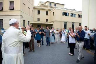 Francisco em meio a italianos durante seu pontificado