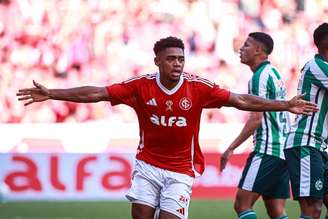 Victor Gabriel (Internacional) celebrando seu gol contra o Juventude, no dia 26.04.2025 