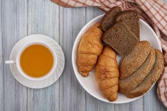 Descubra qual é o melhor pão para comer no café da manhã