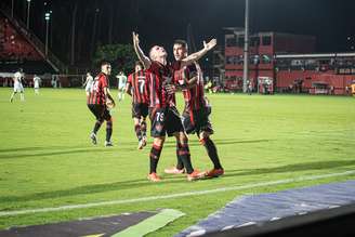 O atacante estreou com a camisa do Leão diante do Cruzmaltino. 