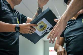 Foto ilustração de policiais do Departamento de Homicídios e Proteção à Pessoa (DHPP)