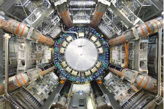 O superacelerador de partículas europeu onde foi realizado o experimento