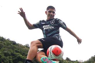 Savarino durante treino do Botafogo.