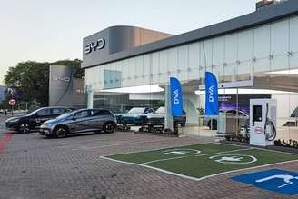 BYD já tem mais de 50 carregadores rápidos instalados nas concessionárias