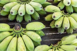 Banana-verde é uma das frutas que prende o intestino