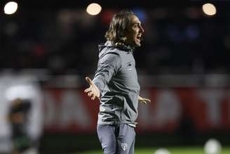 Zubeldía, treinador do São Paulo (Photo by Miguel Schincariol/Getty Images)