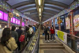 Foto mostra interior da Central Mid Levels de Hong Kong