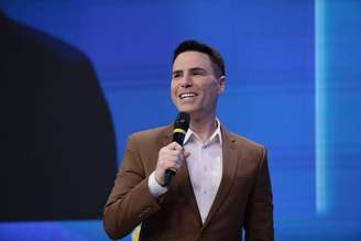 Luiz Bacci durante coletiva do SBT