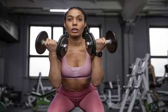 O que comer antes do treino de musculação? Personal trainer responde 