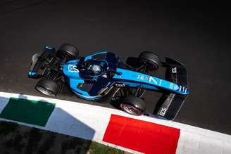 Jak Crawford vence a corrida Sprint em Ímola