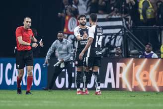 Yuri Alberto comemora gol com Raniele