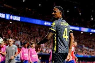 Alexsandro defende o Lille, da França