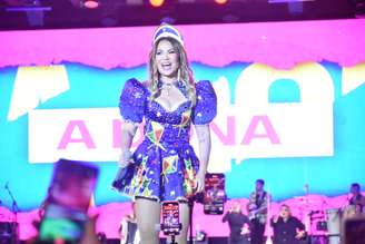 Solange Almeida encerrou o sábado de São João de Caruaru