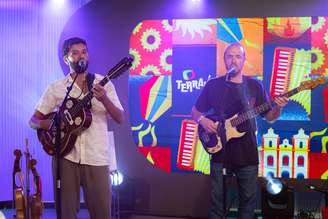 Filpo e a Feira usa tamanco como instrumento e aposta em referência 'raiz' 