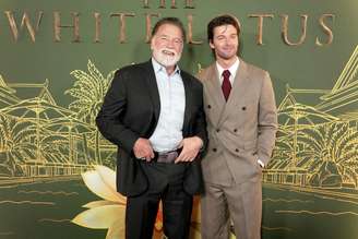 Arnold e Patrick Schwarzenegger durante premiê de White Lotus
